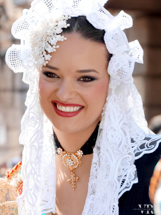 A young woman dress in traditional clothes typical from Alicante