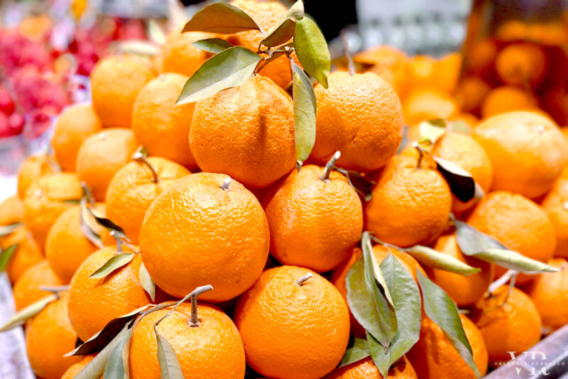 A pile of oranges