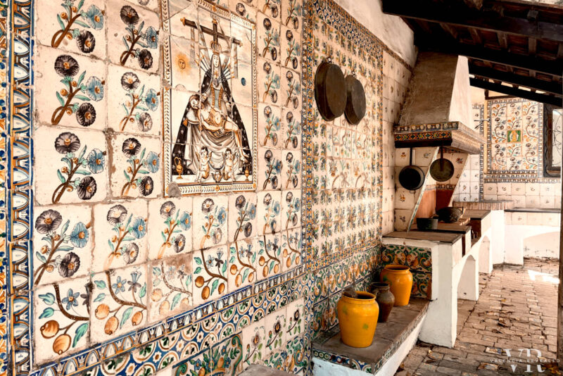 Traditional tiled summer kitchen at Casa Museo Benlliure