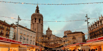 Christmas market with the Valencia Cathedral in the background