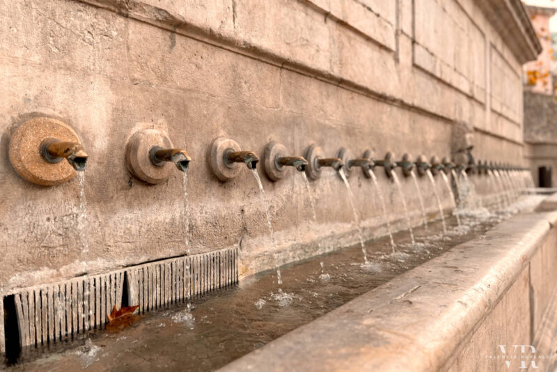 A public water fountain with 25 springs in Xàtiva