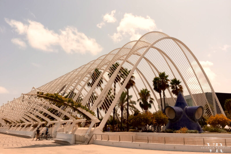 Exterior structure of the L'Umbracle building with its greenery in Valencia
