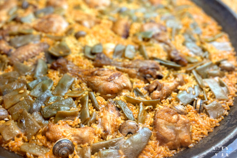 A pan of paella Valenciana with snails