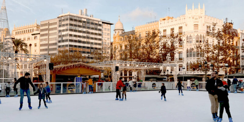 People skating the City Hall Square in Valencia