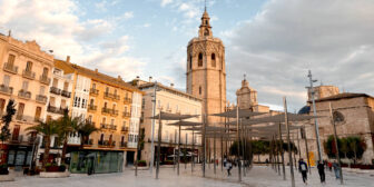 Valencia's beatiful Plaza de la Reina in November