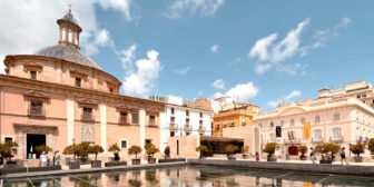 where to stay in valencia old town